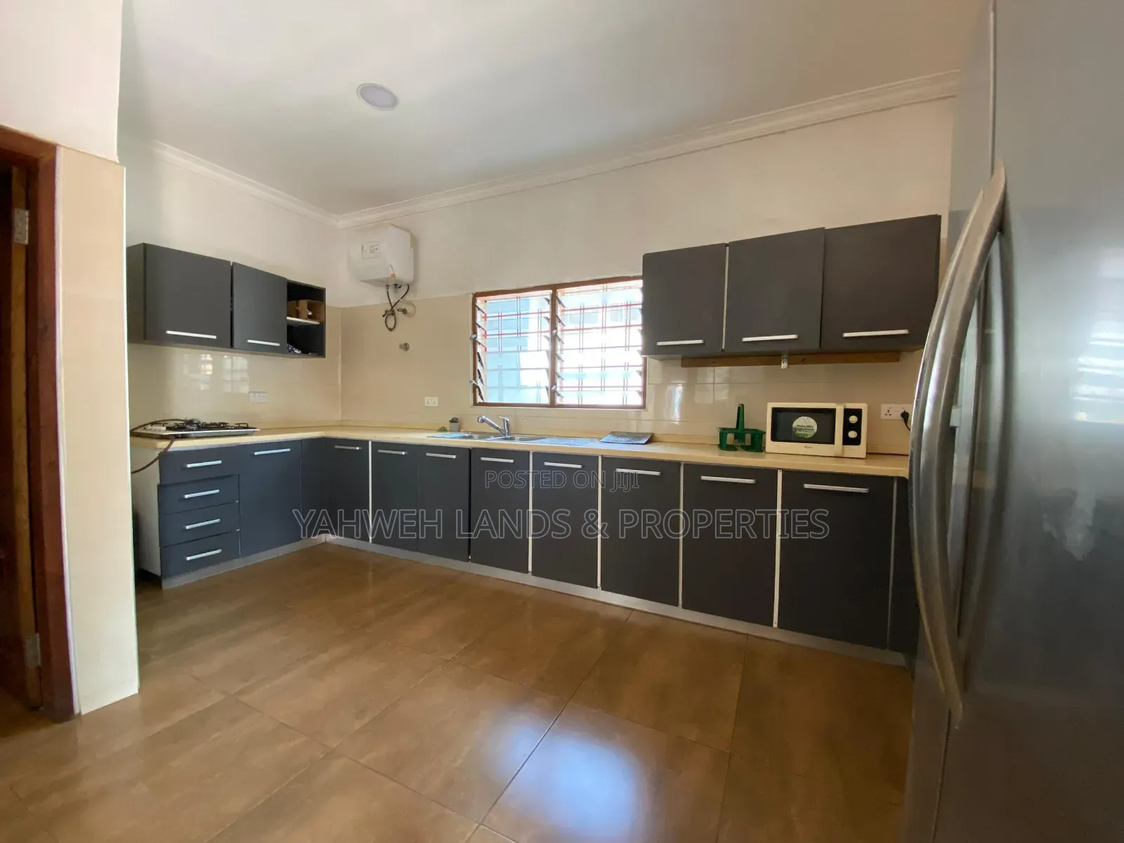 5bdrm House in Adenta for rent