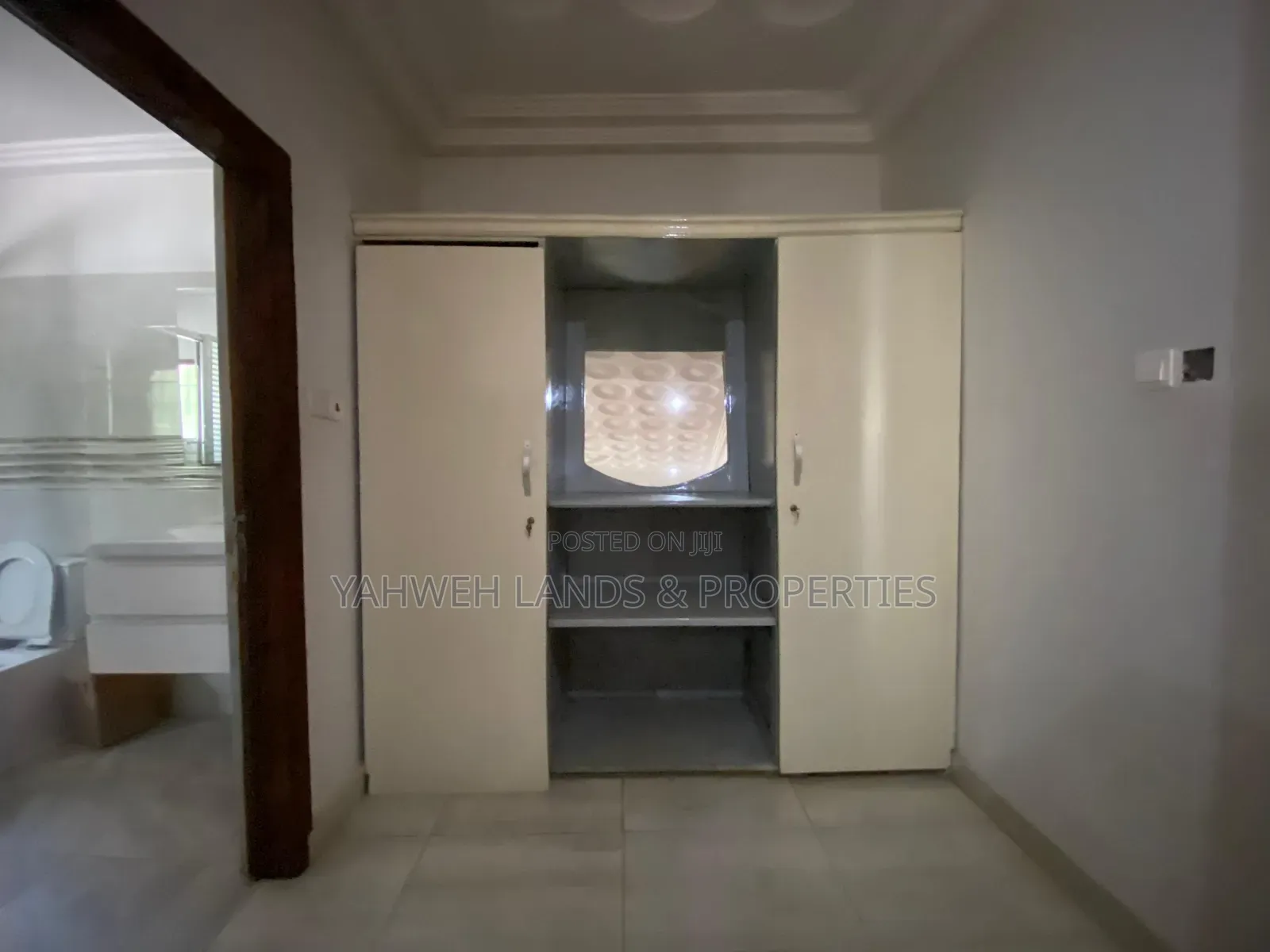 5bdrm House in Adenta for rent