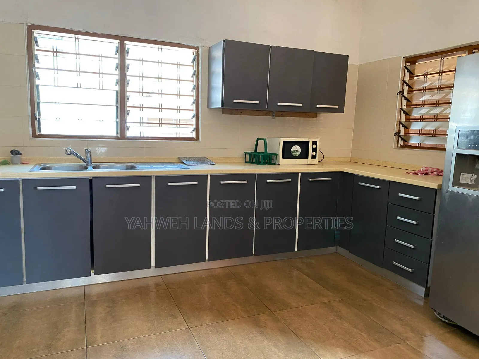 5bdrm House in Adenta for rent
