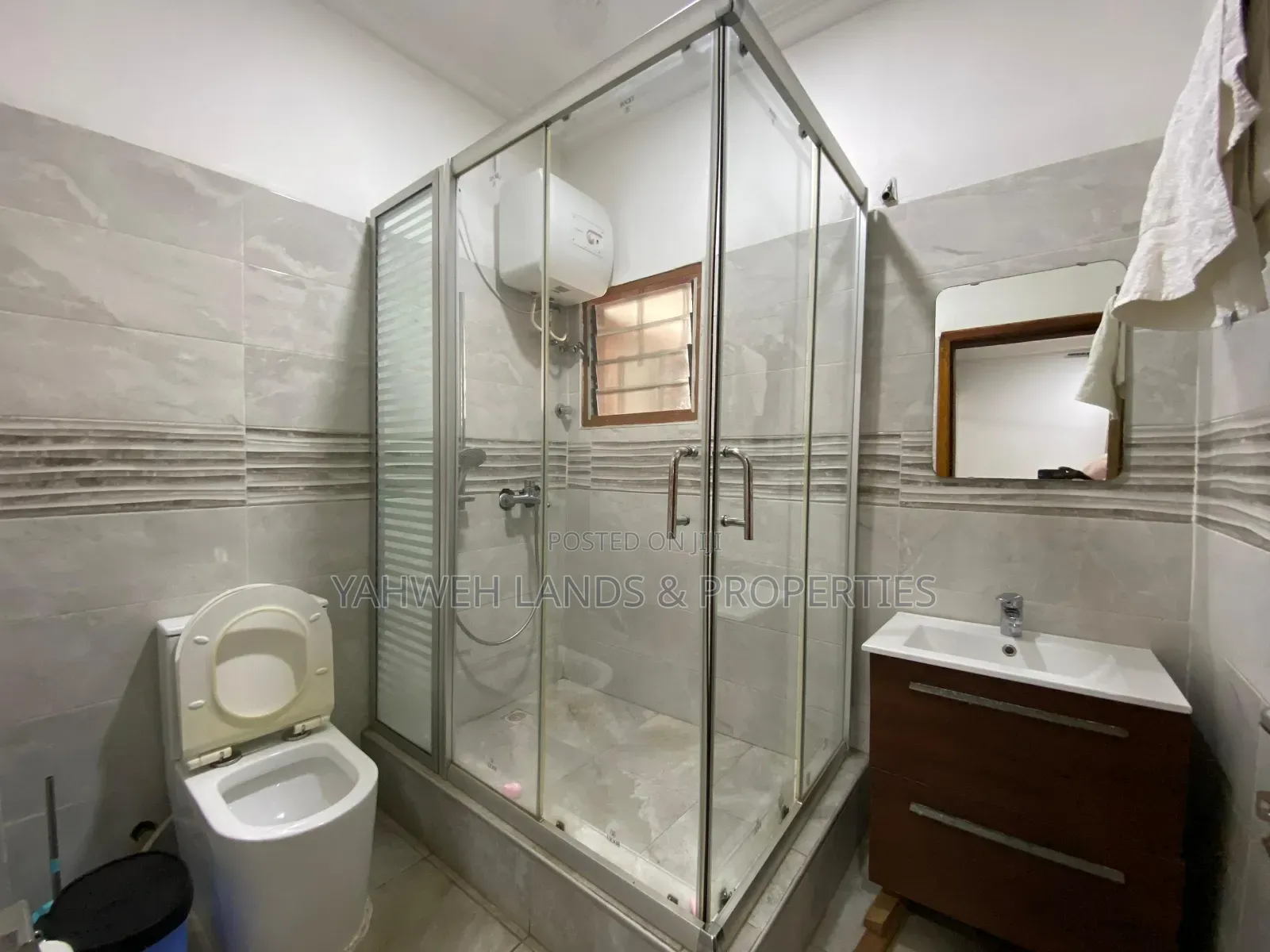 5bdrm House in Adenta for rent