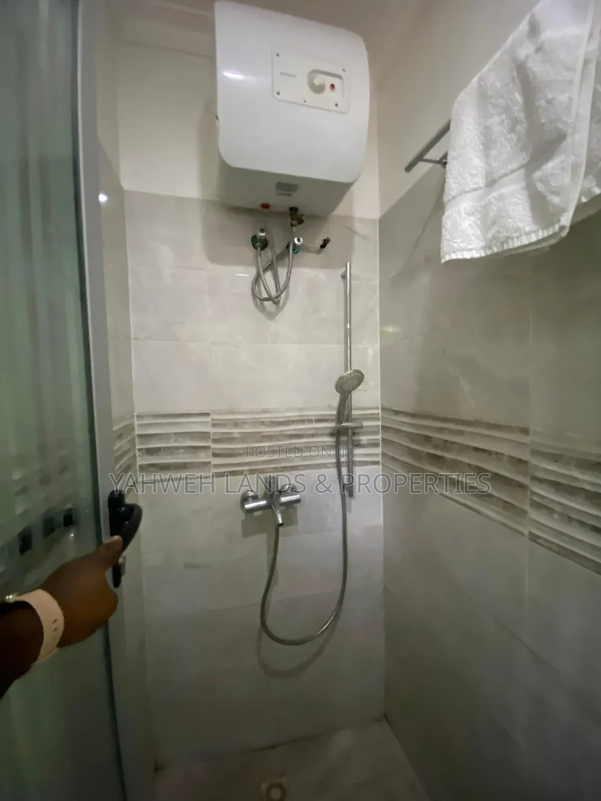 5bdrm House in Adenta for rent