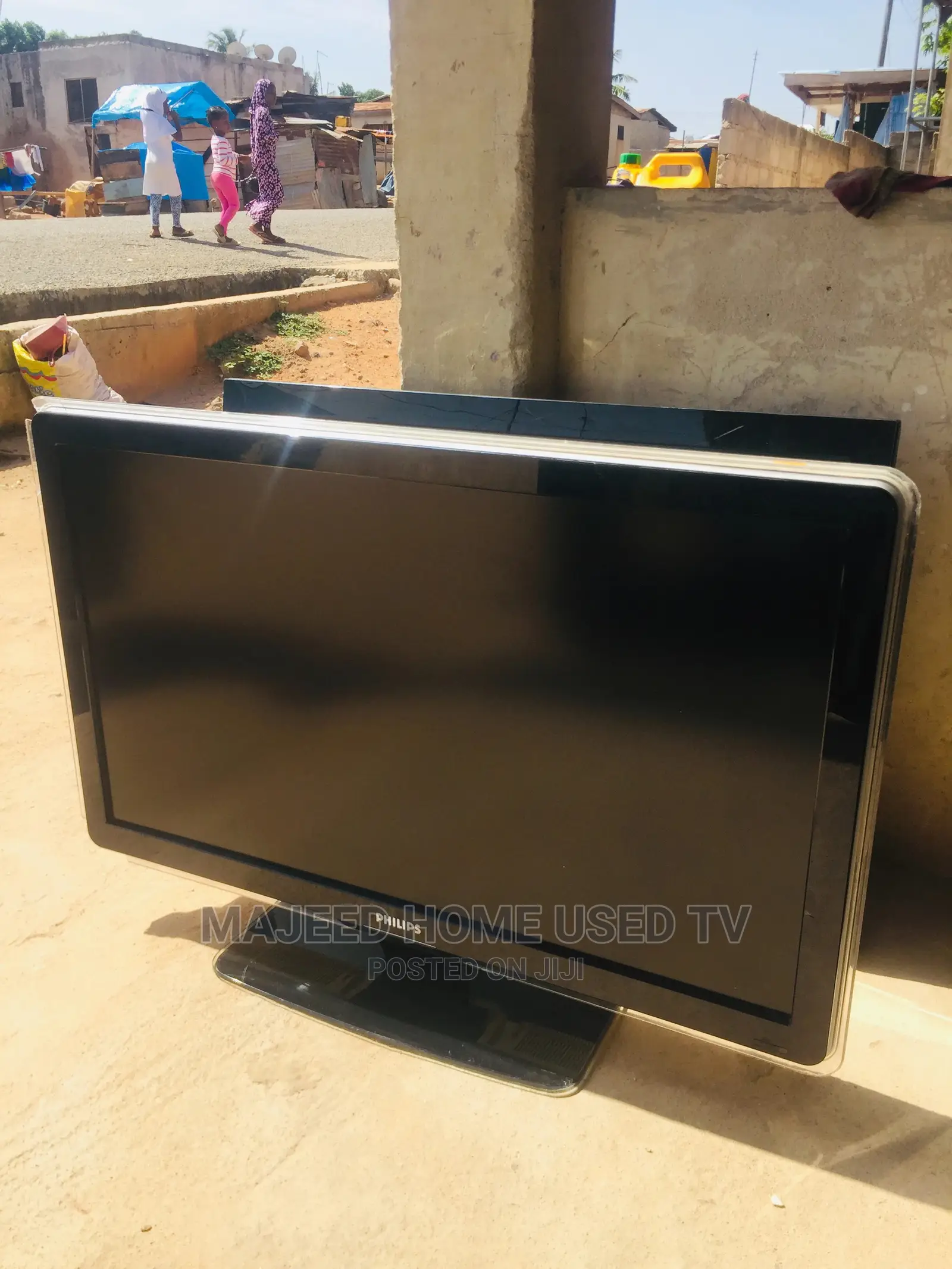 42inches Phillips LCD Digital Tv