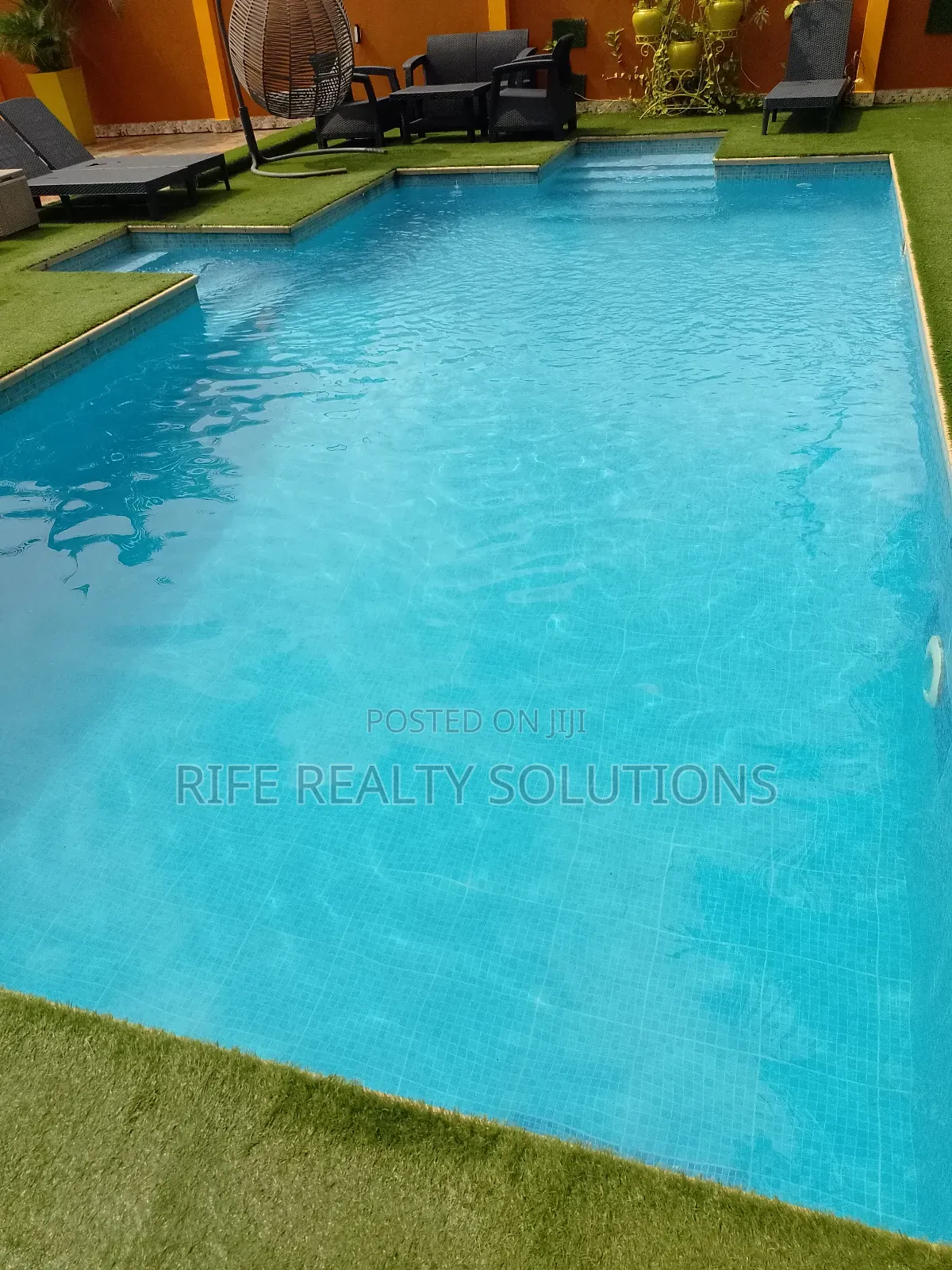 Swimming Pool Cleaning Services