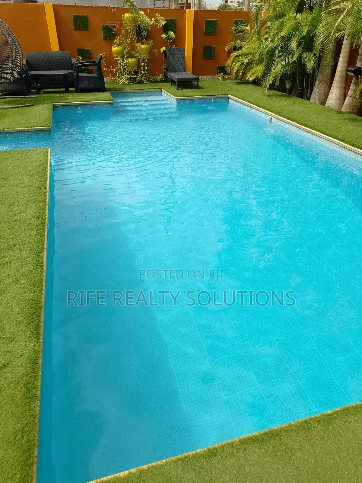 Swimming Pool Cleaning Services