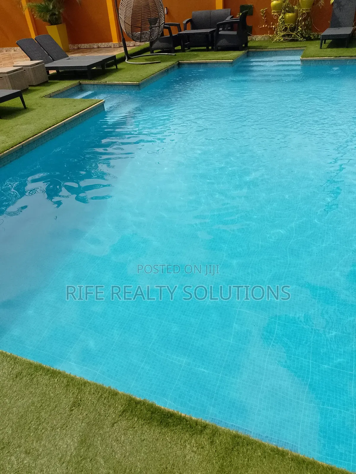 Swimming Pool Cleaning Services