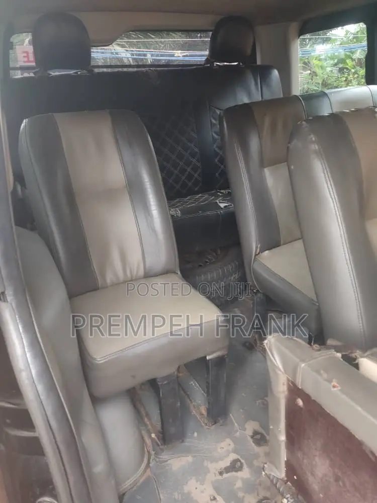Toyota HiAce 2013 Black