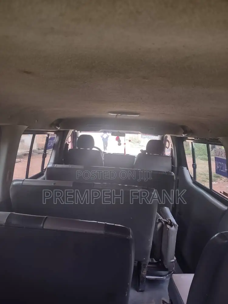 Toyota HiAce 2013 Black