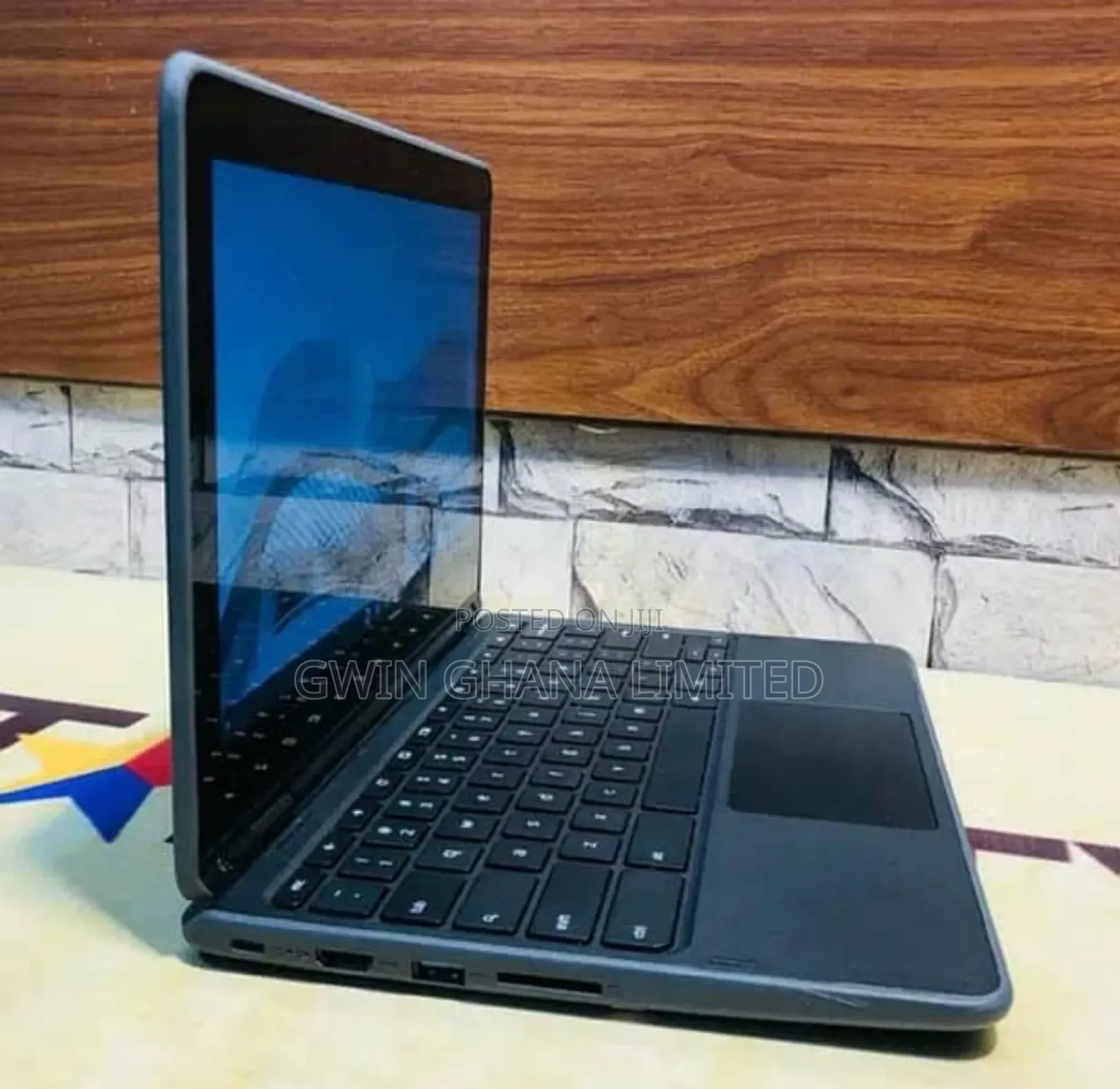 Laptop Lenovo 300e 4GB Intel SSD 32GB