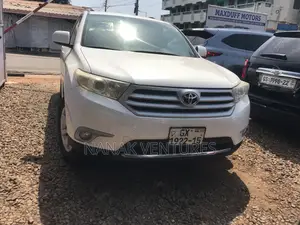 Toyota Highlander 2.7L 2WD 2013 White