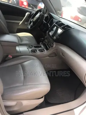 Toyota Highlander 2.7L 2WD 2013 White