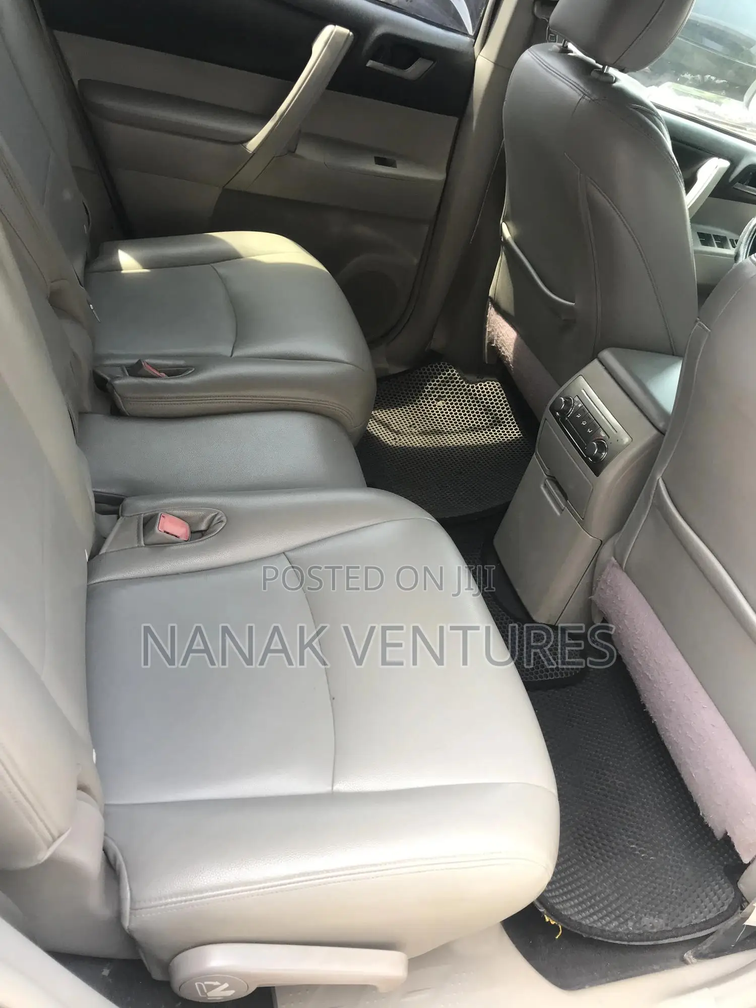 Toyota Highlander 2.7L 2WD 2013 White