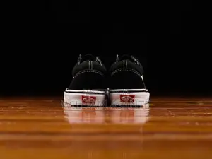 Authentic Vans Old Skool Sneakers