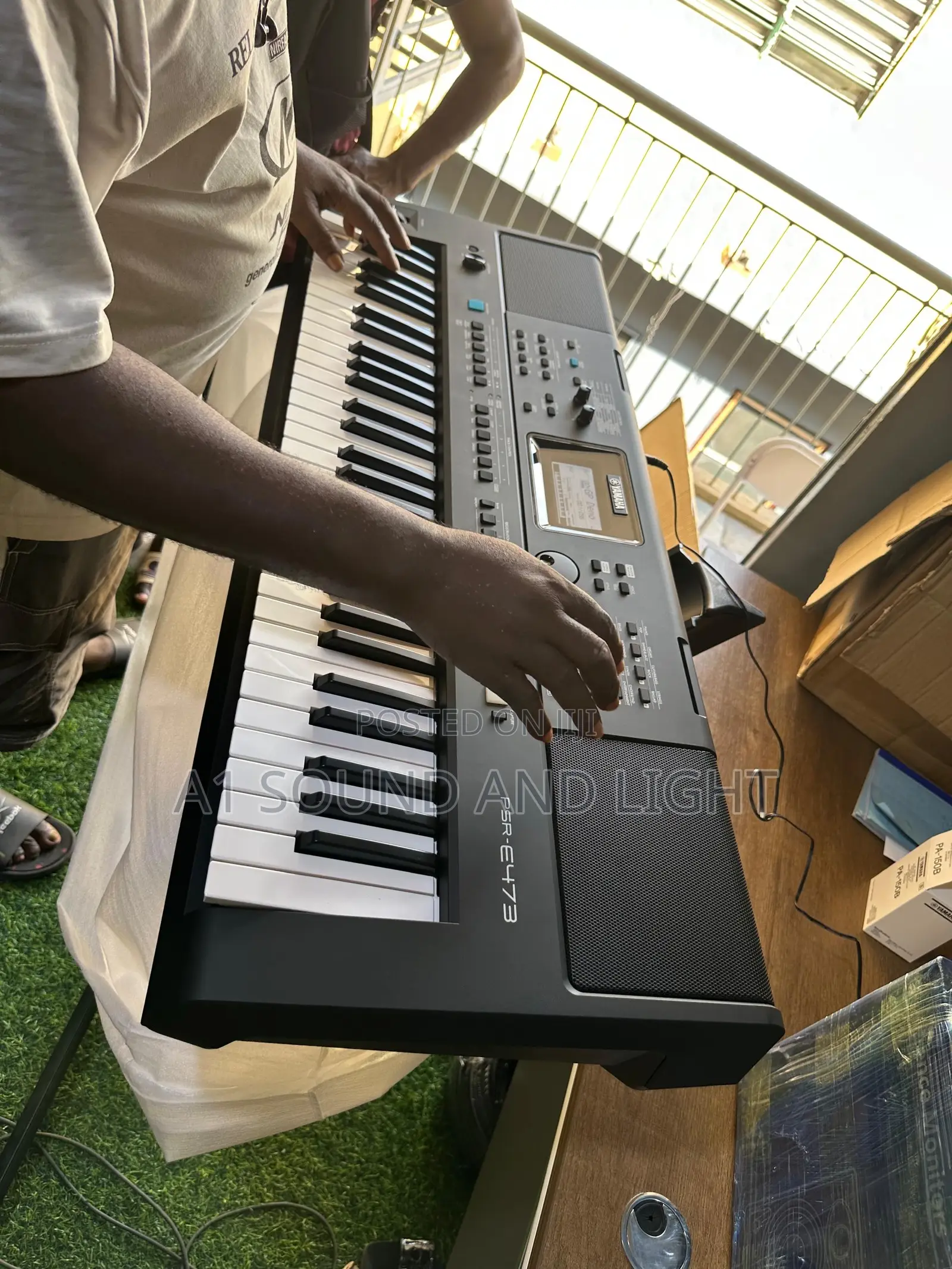 Yamaha PSR - E473 Keyboard