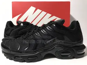 Nike Air Max Plus Triple Black