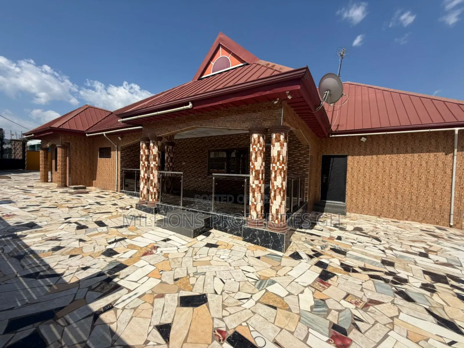 6bdrm House in Millions Properties, Ejisu-Juaben Municipal for sale