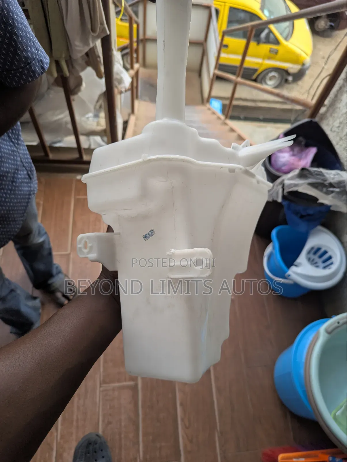 Hyundai Elantra 2012,2013,2014,2015,2016 Wiper Bottle Container