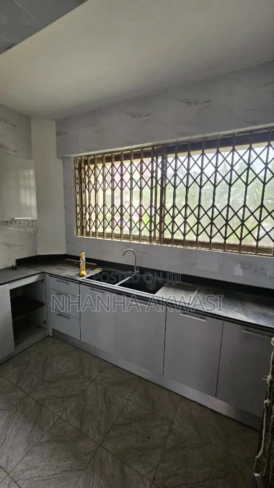 2bdrm Apartment in Sakumono, Tema Metropolitan for rent