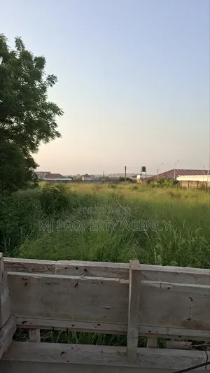 4 Plots on the Main Tema-Aflao Community 25 Road
