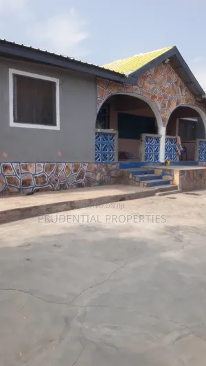 5bdrm House in Dodowa for sale