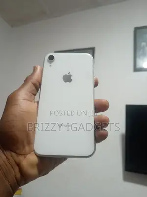 Apple iPhone XR 64 GB White