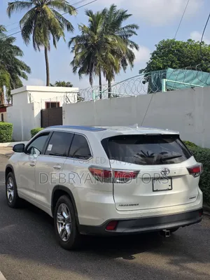 Toyota Highlander Limited Platinum 4dr SUV AWD (3.5L 6cyl 6A) 2015
