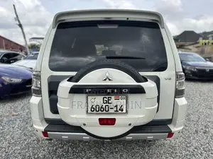 Mitsubishi Pajero 2014 White