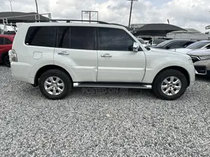 Mitsubishi Pajero 2014 White
