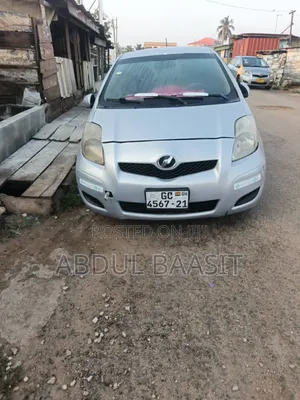Toyota Vitz 1.3 FWD 3dr 2010 Silver
