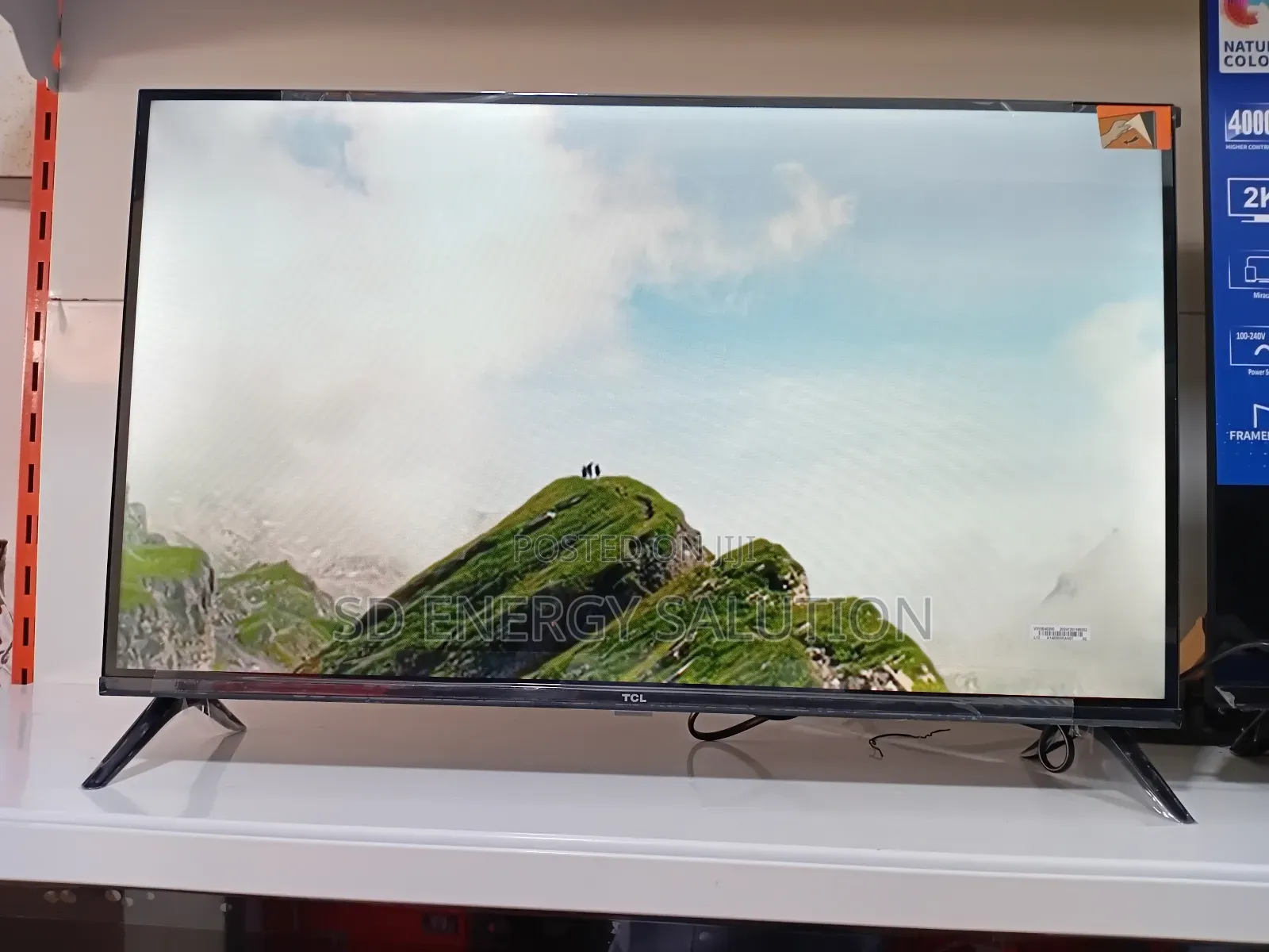 Compact 32" Android Tv for Home Office