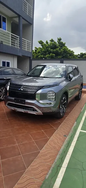 Mitsubishi Outlander SE 2024 Silver