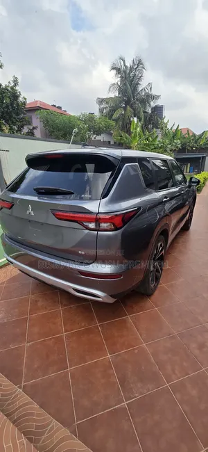 Mitsubishi Outlander SE 2024 Silver