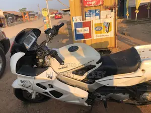 Honda VFR 700F 2005 White
