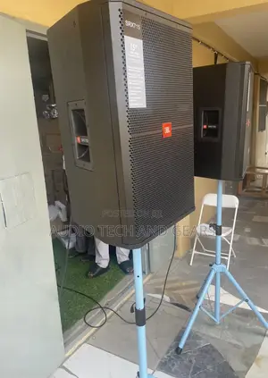 JBL Srx715 Short Range Speakers With Stand