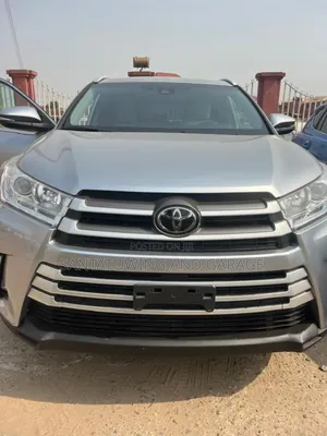 Toyota Highlander LE 2019 Silver