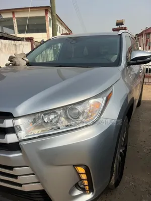 Toyota Highlander LE 2019 Silver