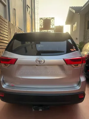 Toyota Highlander LE 2019 Silver