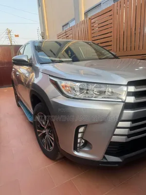 Toyota Highlander LE 2019 Silver