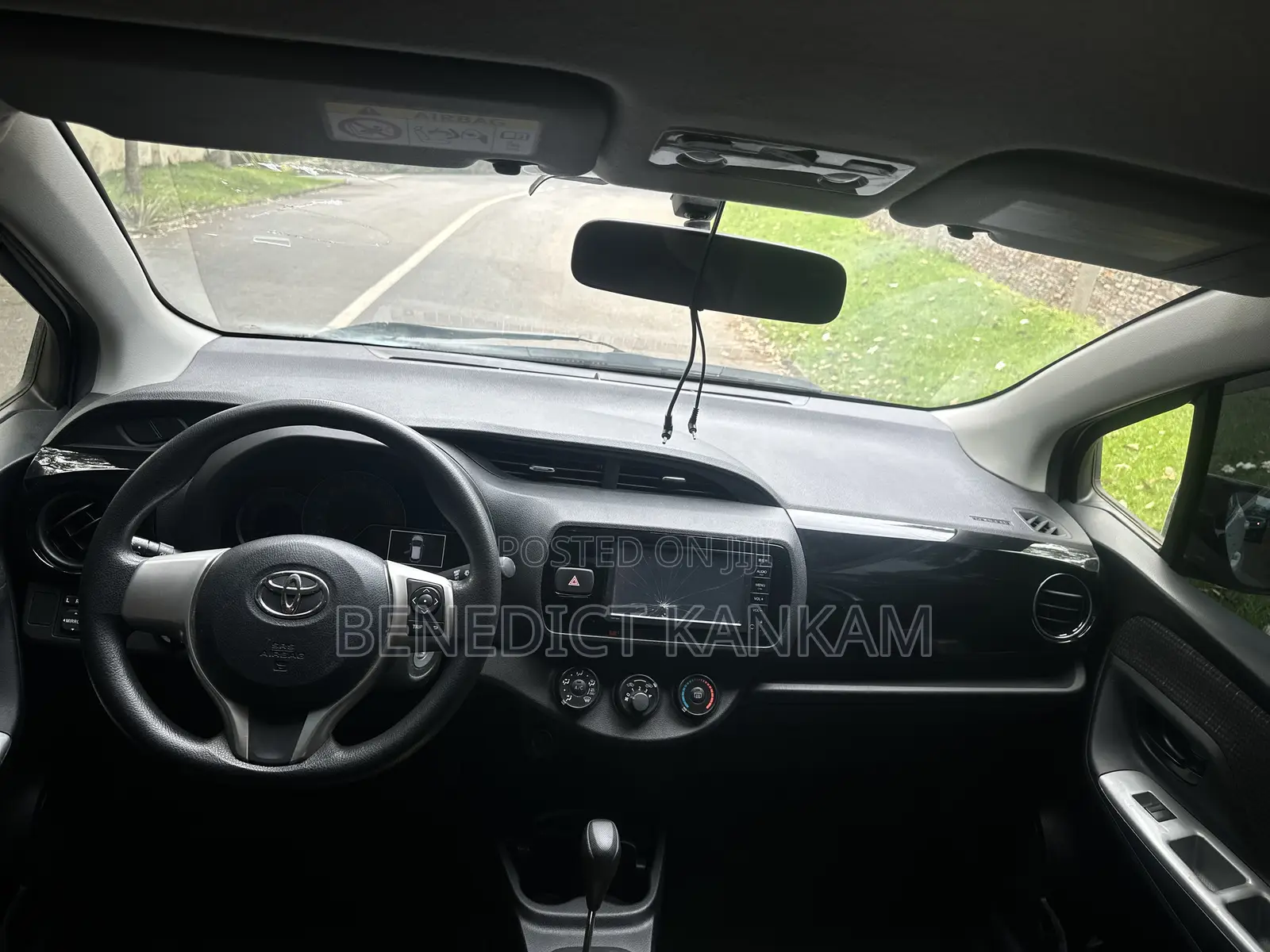 Toyota Vitz 1.3 AWD 5dr 2014 White
