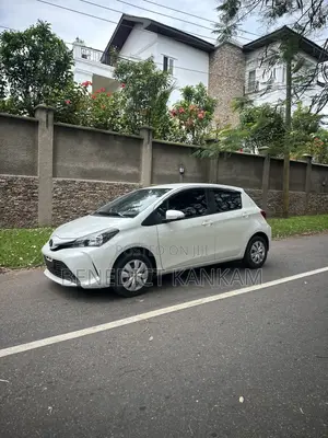 Toyota Vitz 1.3 AWD 5dr 2014 White