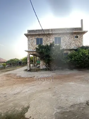 6bdrm House in Teshie-Nungua Estates for sale
