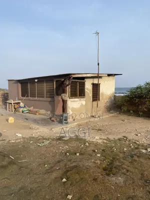 6bdrm House in Teshie-Nungua Estates for sale