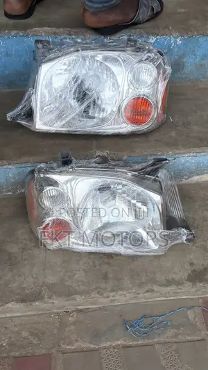 Nissan Hardbody Np300 Headlight 2001,2002,2003,2004,2005,2006,2007,