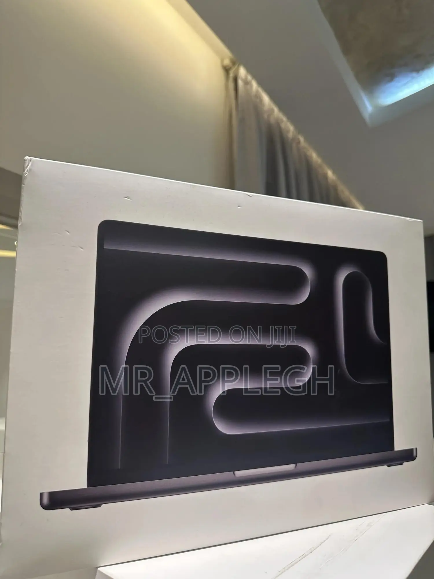 New Laptop Apple Macbook Pro 2025 M5 14-Inch 16GB Apple M5 SSD 512GB