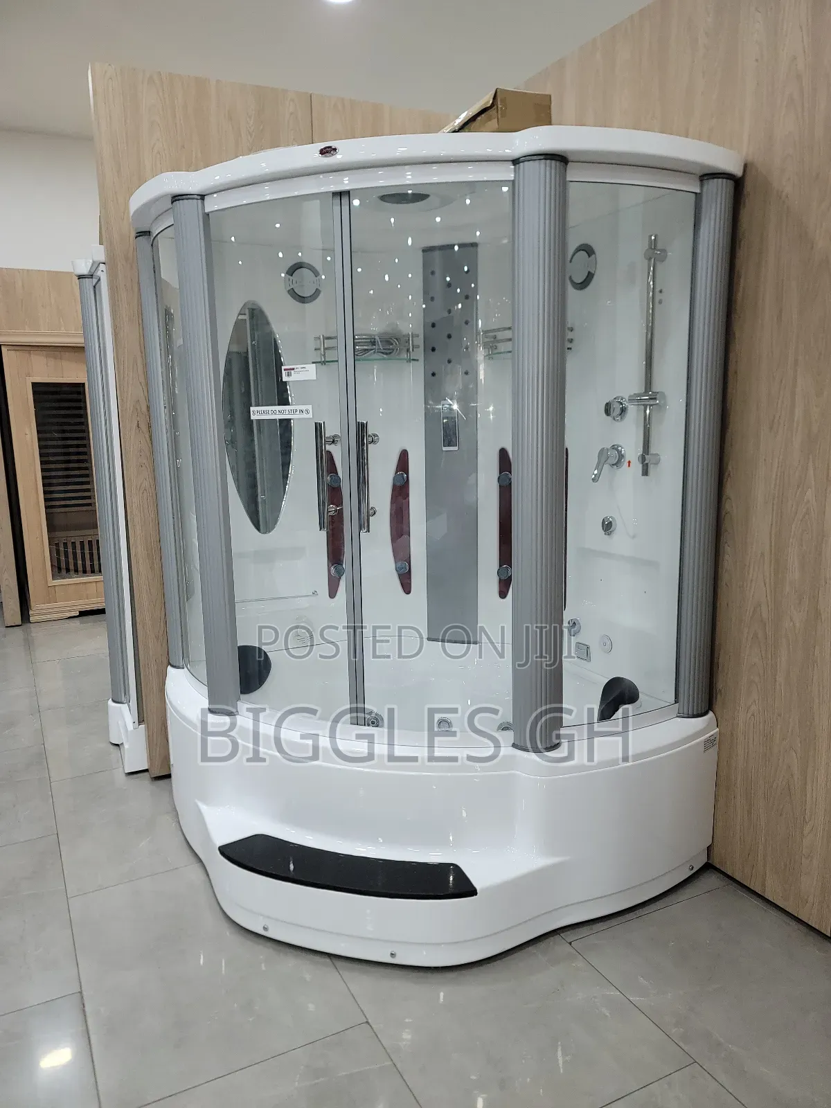Jacuzzi Bathroom With Steamer