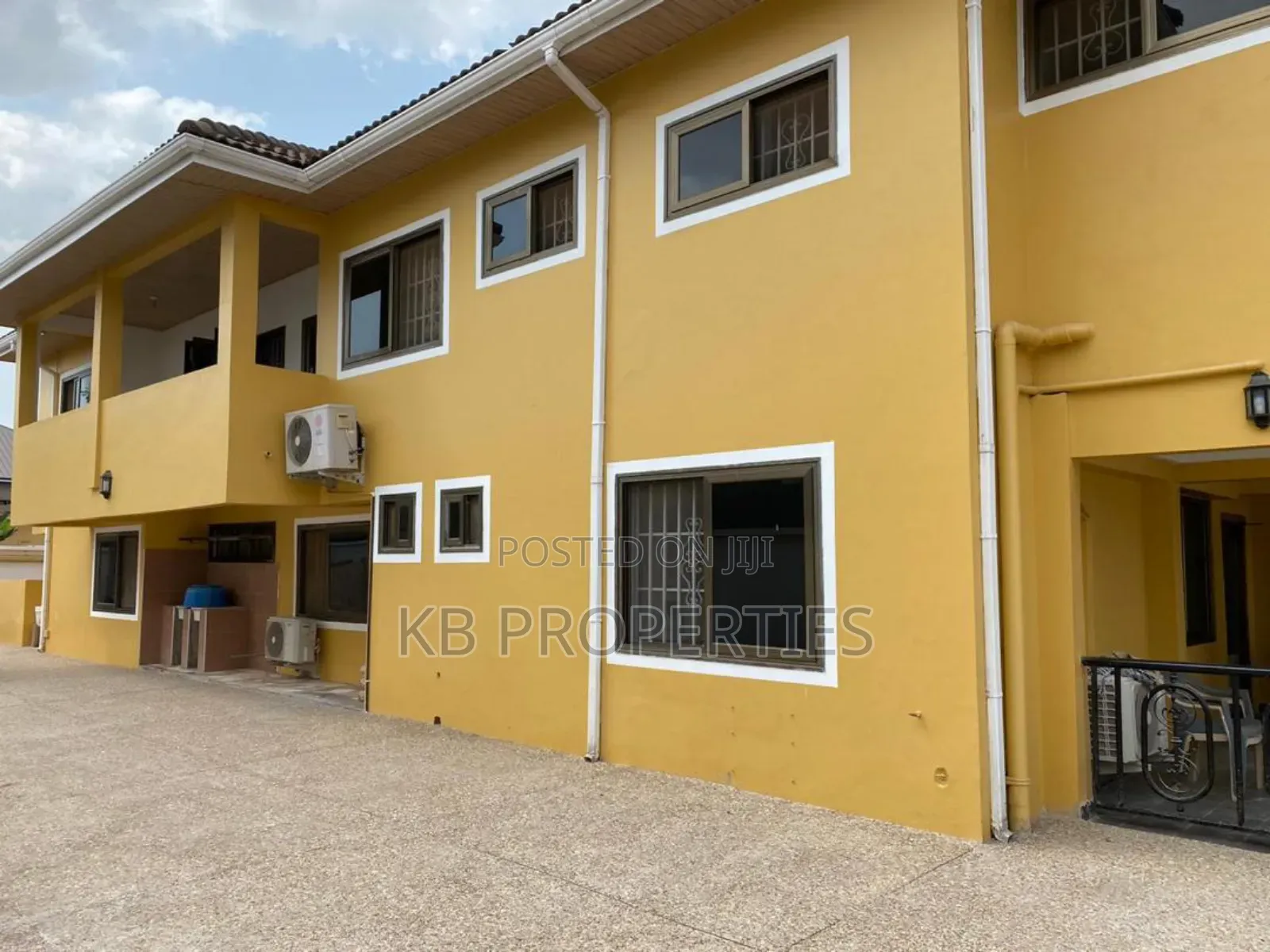 6bdrm Mansion in Kb Properties, Airport Residential Area for sale