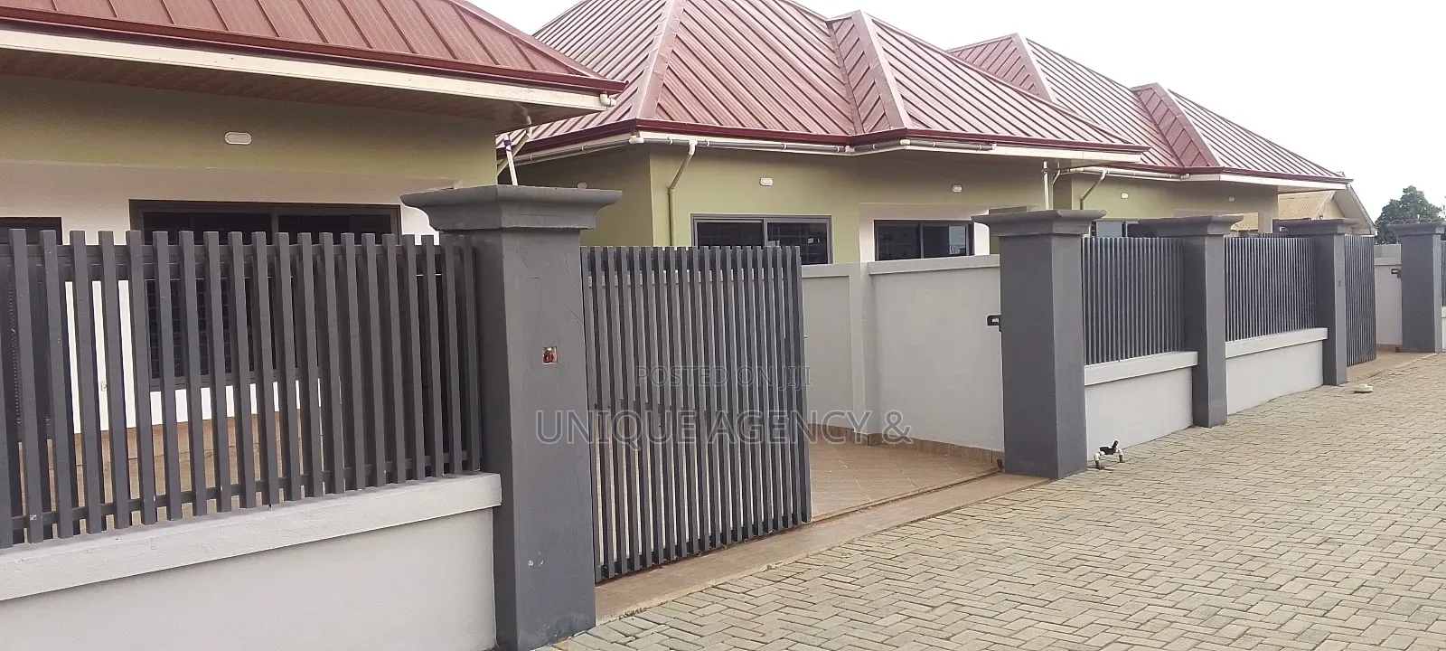 3bdrm Bungalow in Community 25 for sale