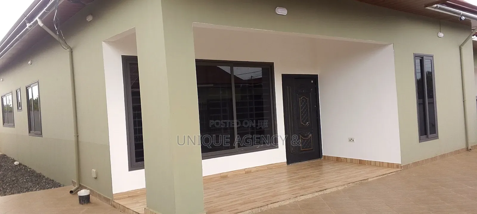 3bdrm Bungalow in Community 25 for sale