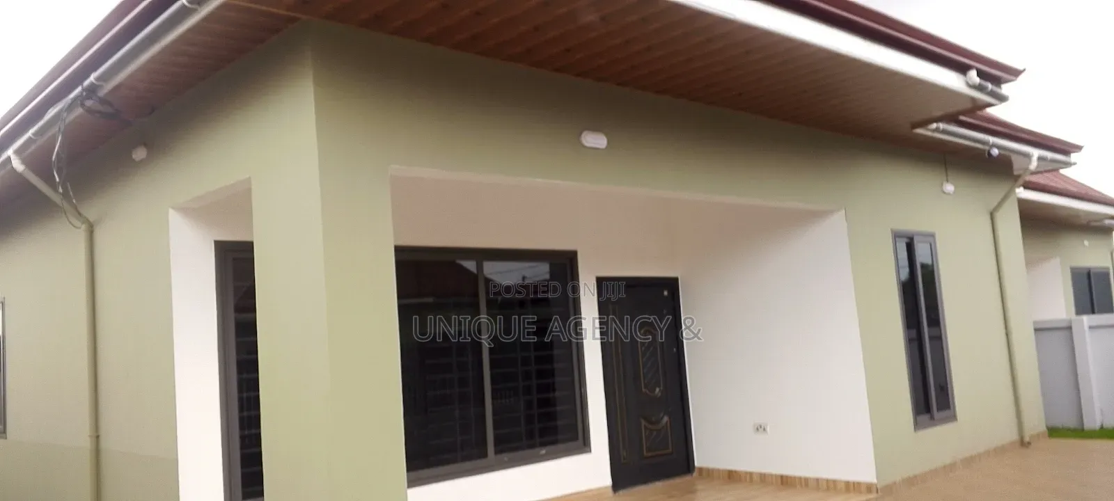 3bdrm Bungalow in Community 25 for sale