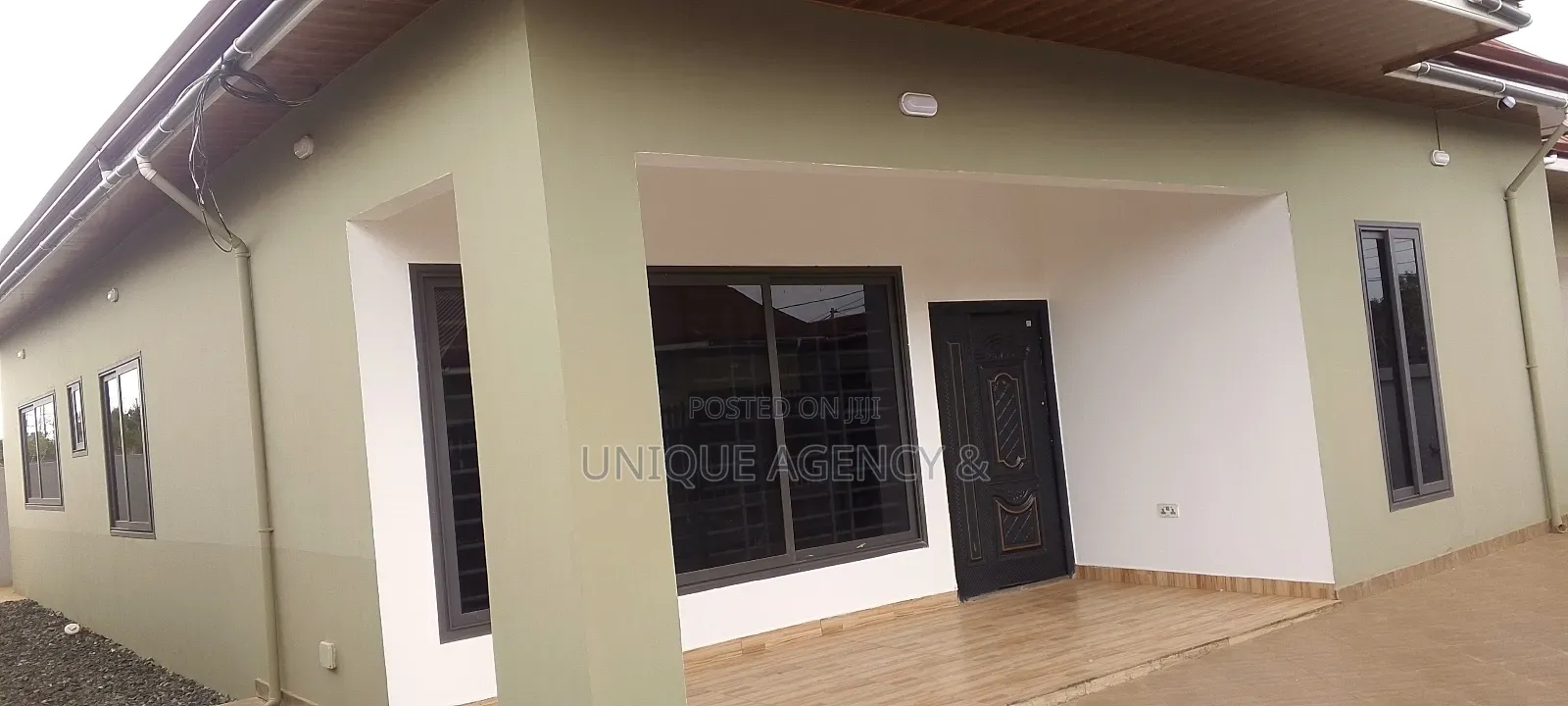 3bdrm Bungalow in Community 25 for sale