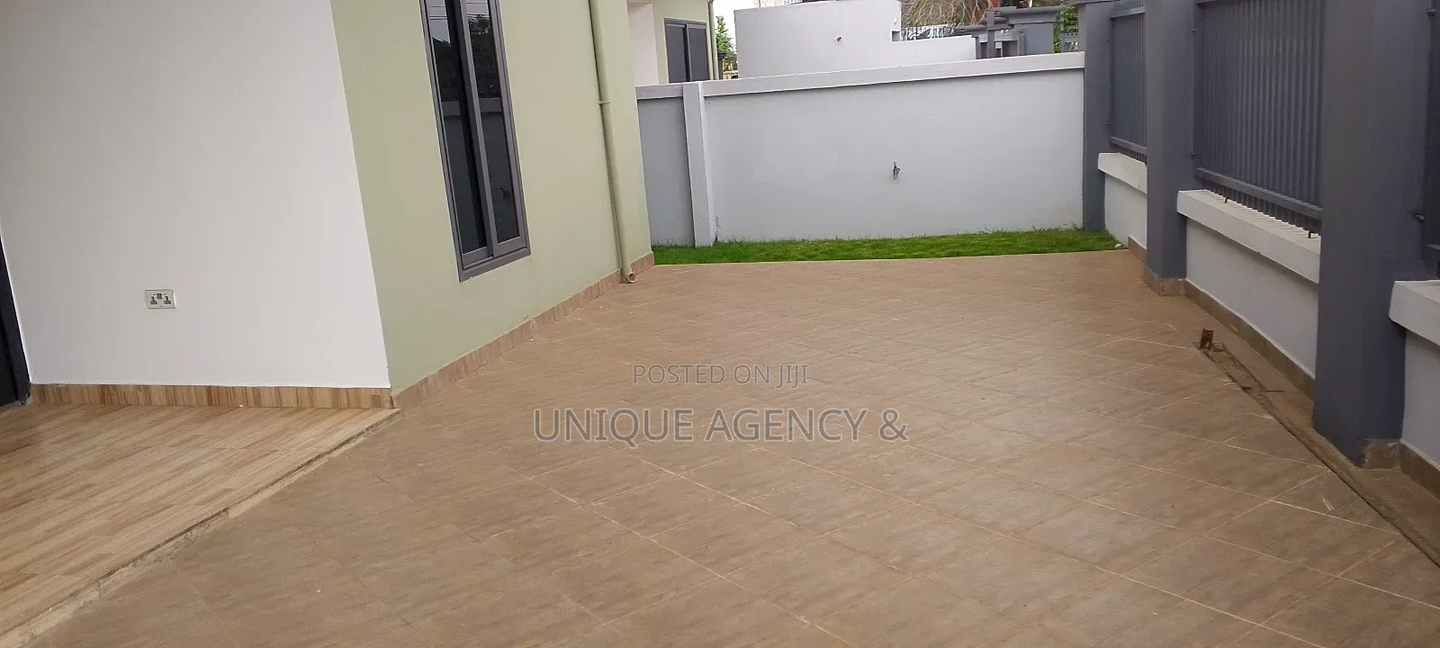 3bdrm Bungalow in Community 25 for sale